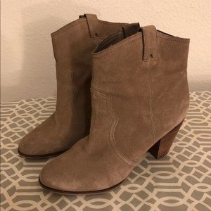 ****Suede Nine West Booties****